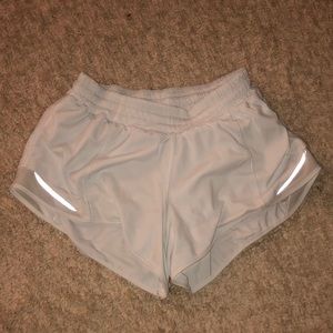 Lululemon hotty hot white shorts 2.5 inch inseam